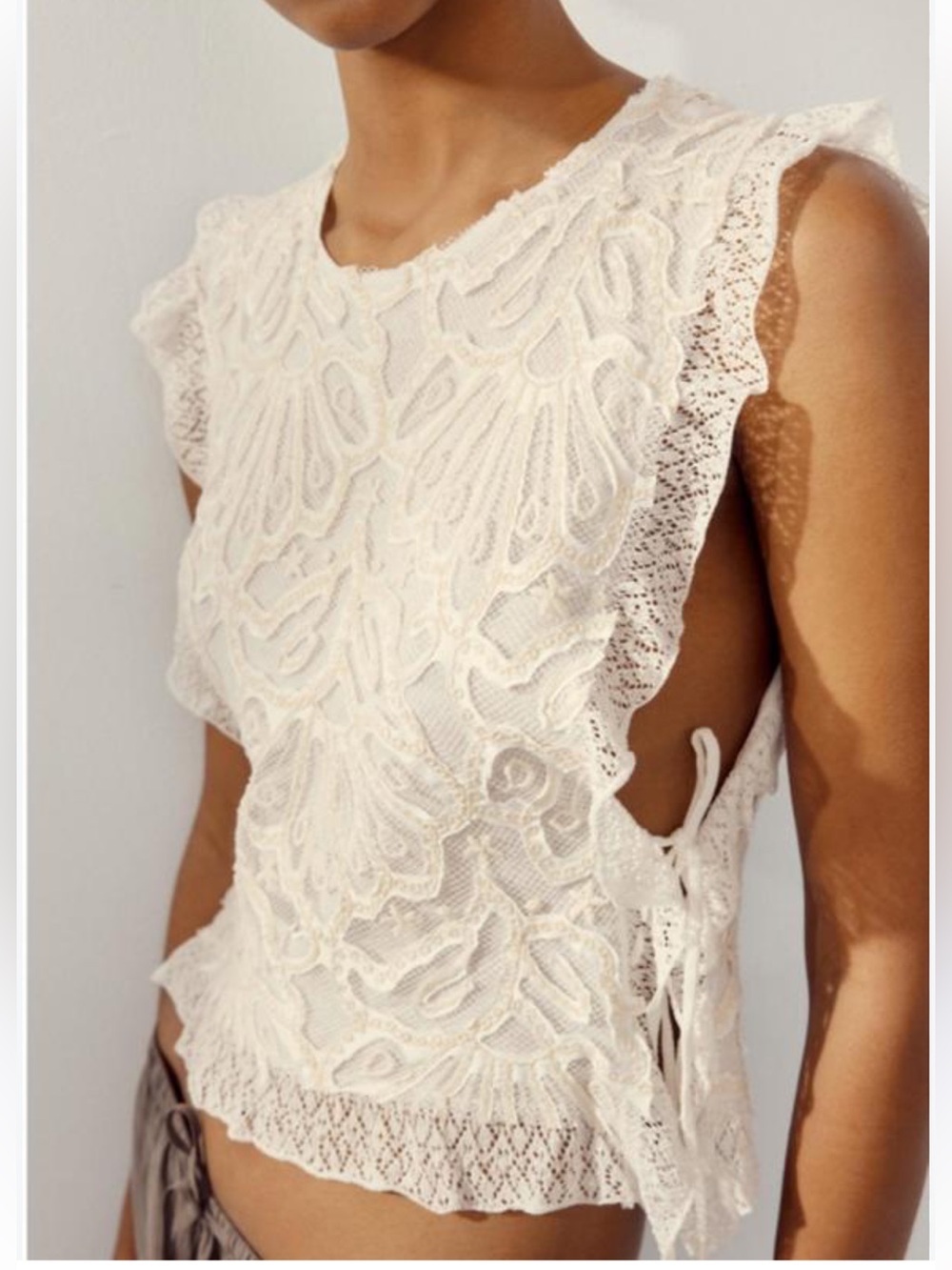 Zara Cream Lace Sleeveless Camisole with Side Tiest. Size M